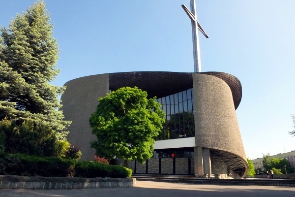 kościół arka pana w krakowie nowej hucie